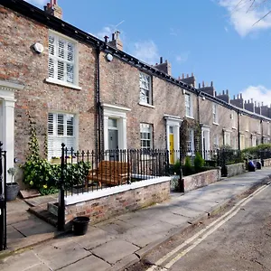  Holiday home Bar Cottage-city Views-sleeps 5